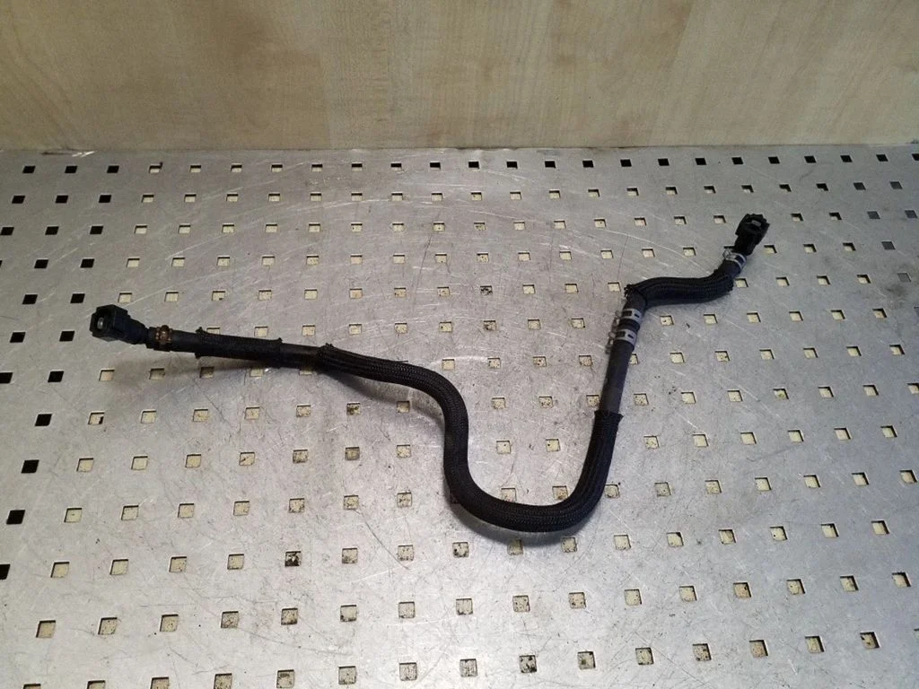 Engine coolant pipe/hose
