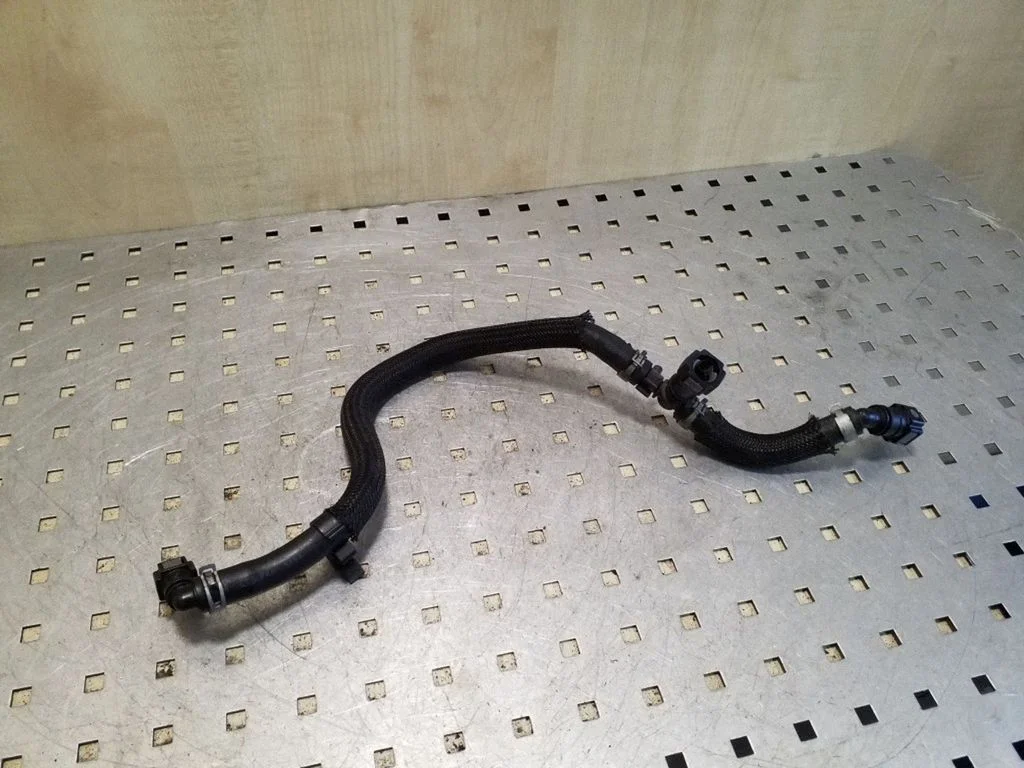 Engine coolant pipe/hose