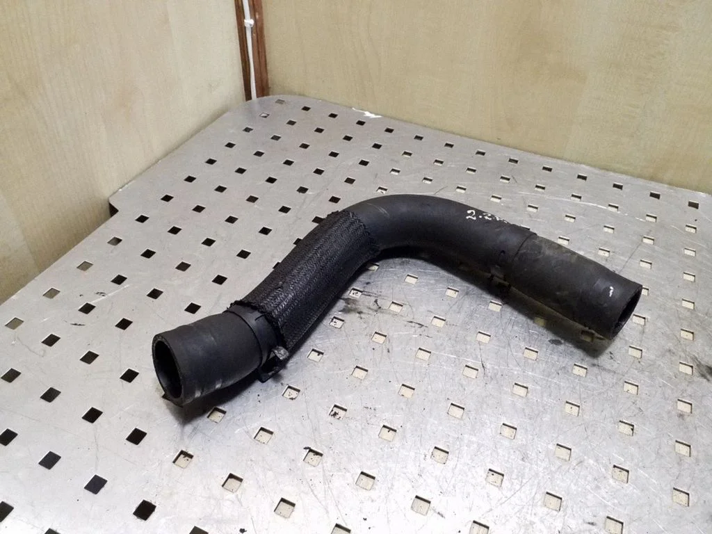 Engine coolant pipe/hose