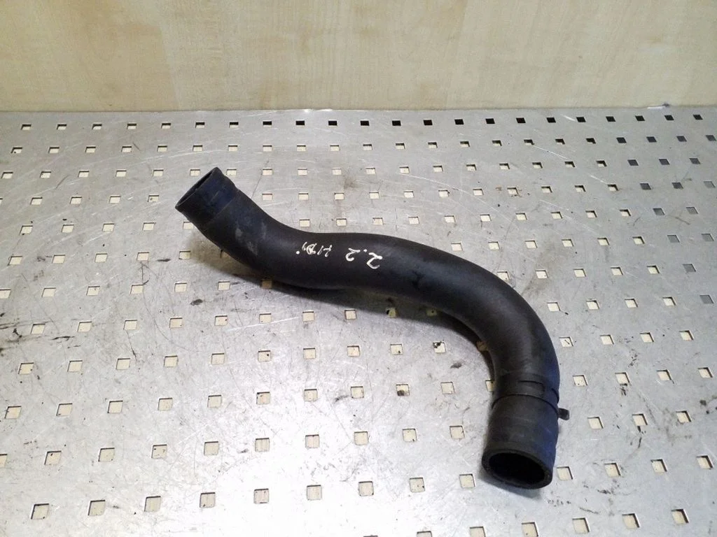 Engine coolant pipe/hose