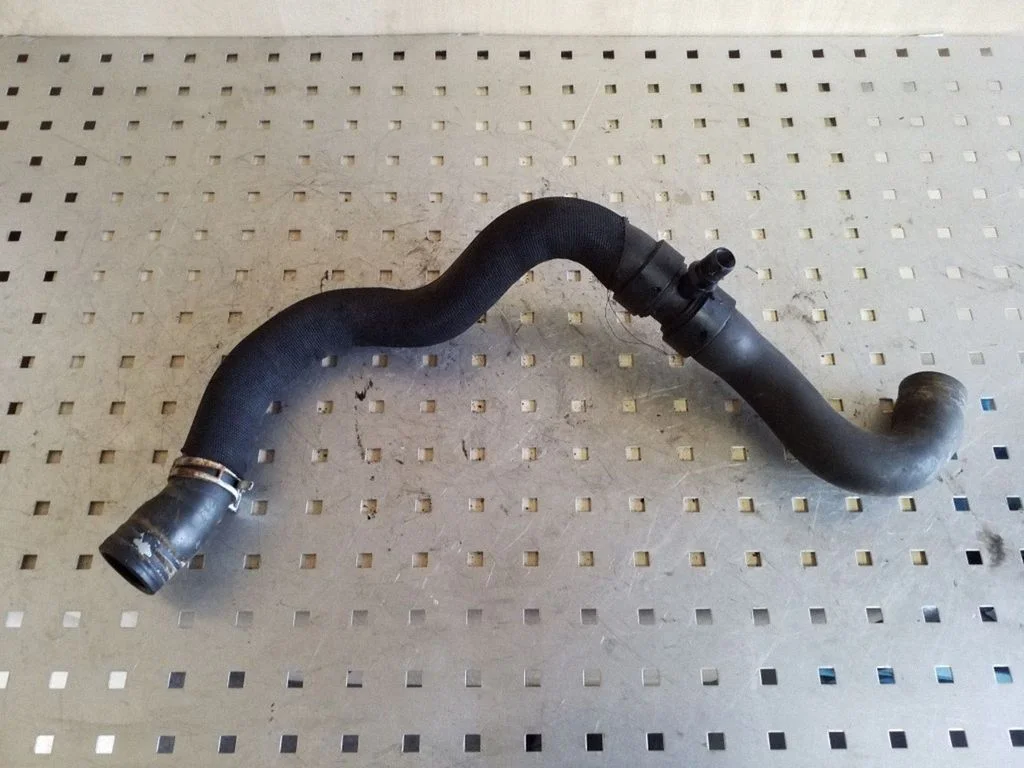 Engine coolant pipe/hose