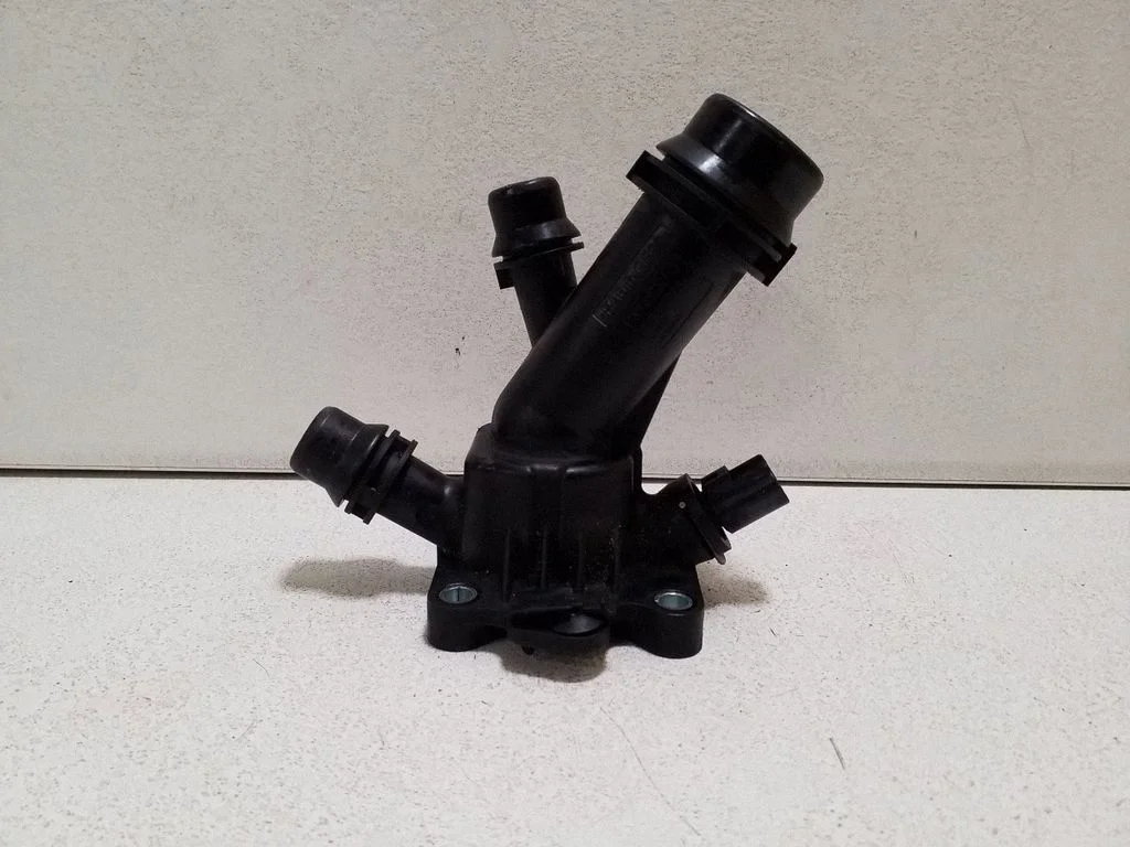 Termostaat / termostaadi korpus – Volvo XC60 (2009-2013)