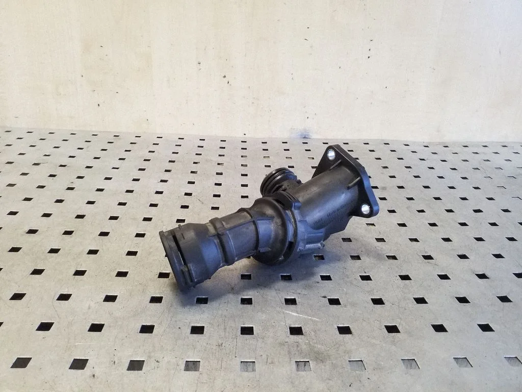 Thermostat/thermostat housing 04L121111