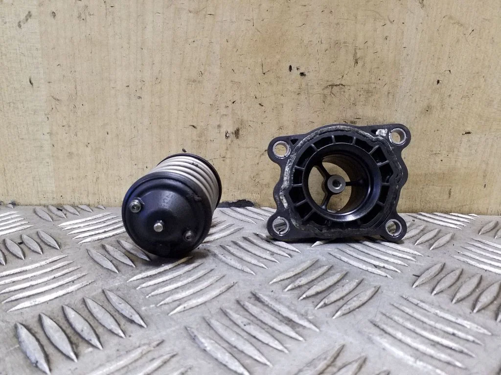 Thermostat/thermostat housing – BMW X3 E83 (2003-2010)