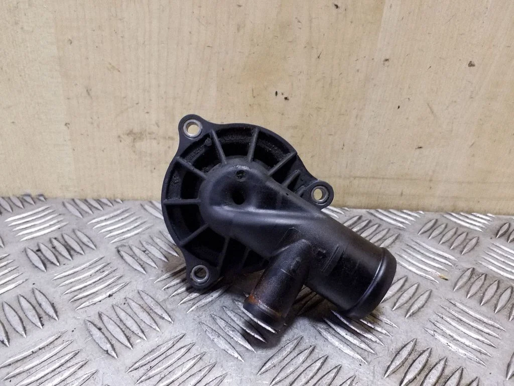 Thermostat/thermostat housing 059121111AA