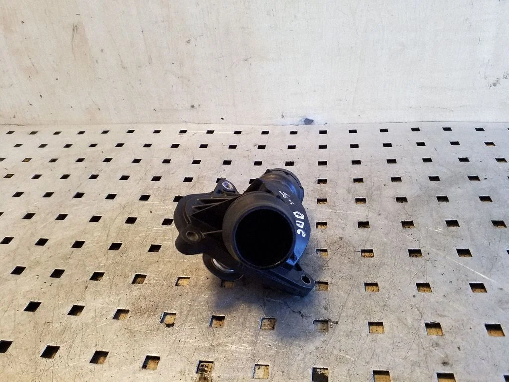 Thermostat/thermostat housing – BMW X5 E53 (1999-2006)