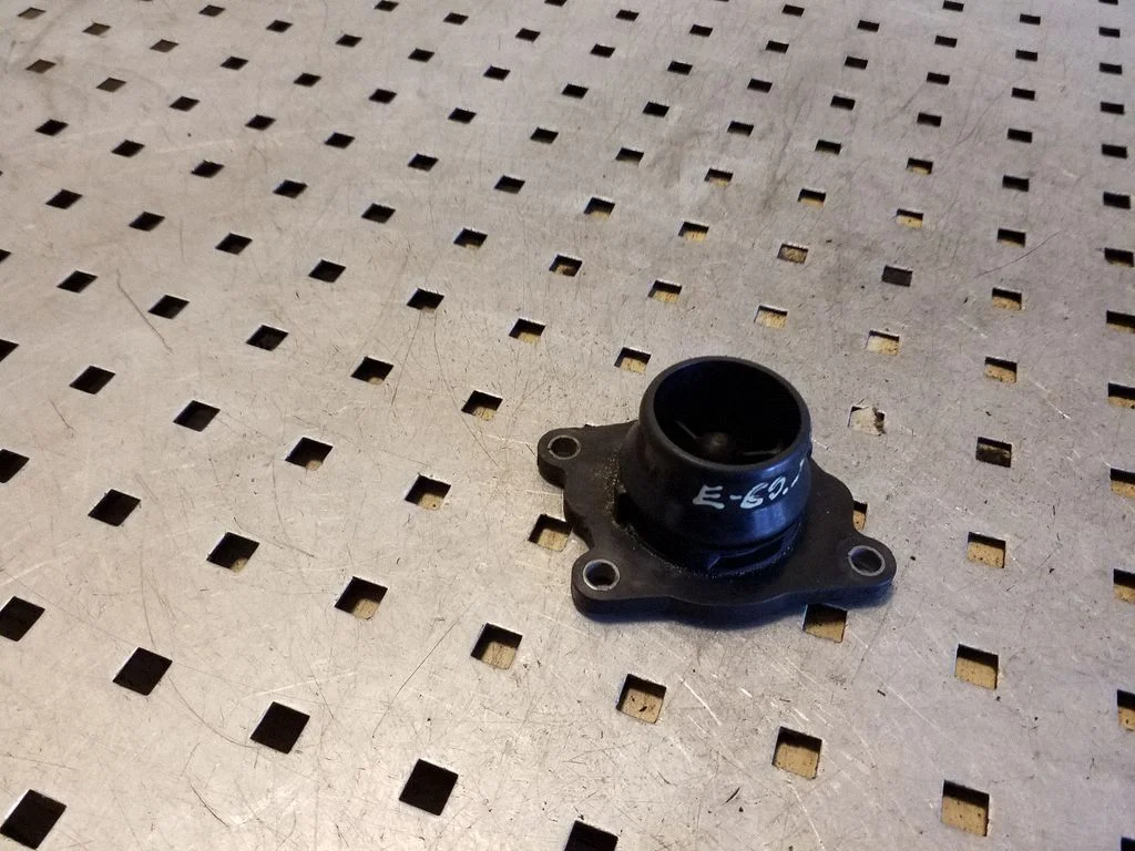Thermostat/thermostat housing 104099720