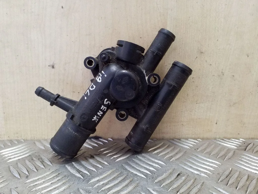 Thermostat/thermostat housing – Renault Scenic I (1996-2003)