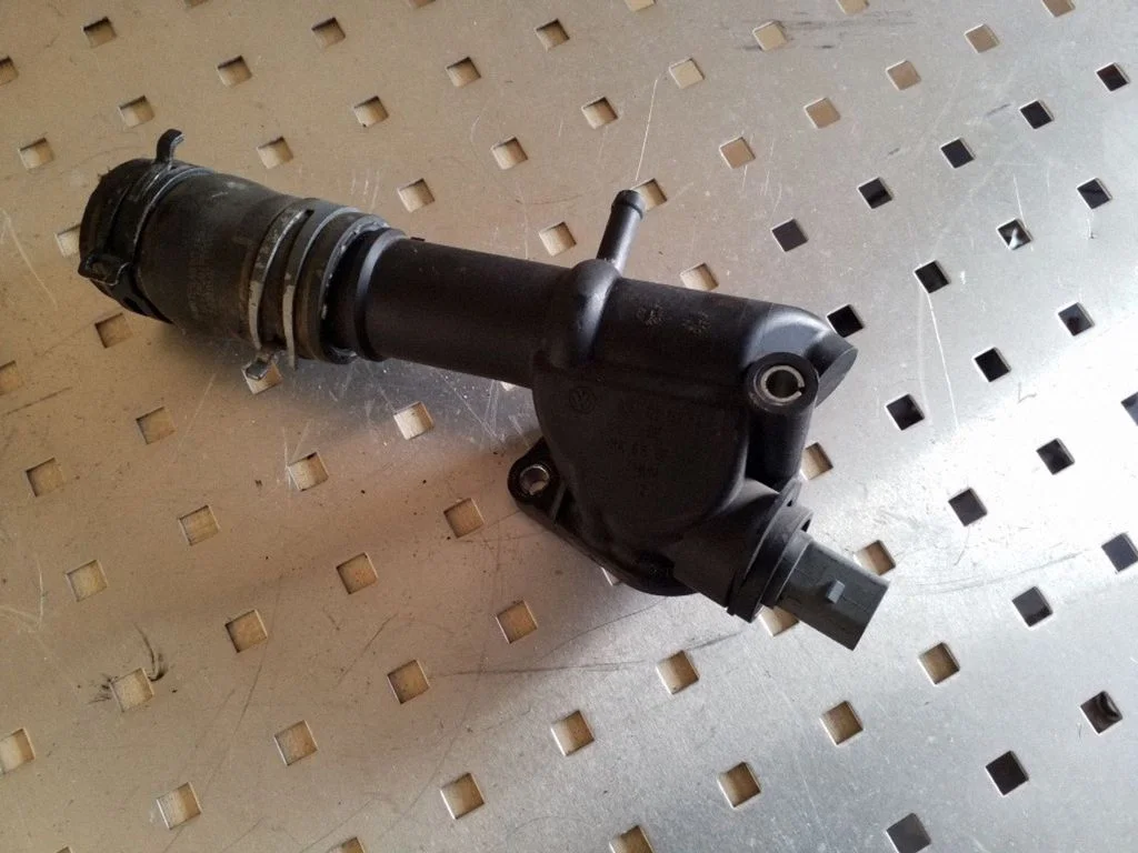 Thermostat/thermostat housing 03L121132A
