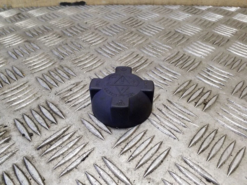 Coolant expansion tank/reservoir cap