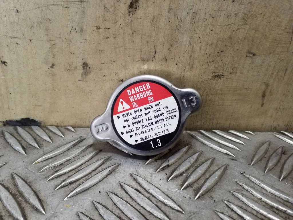 Coolant expansion tank/reservoir cap
