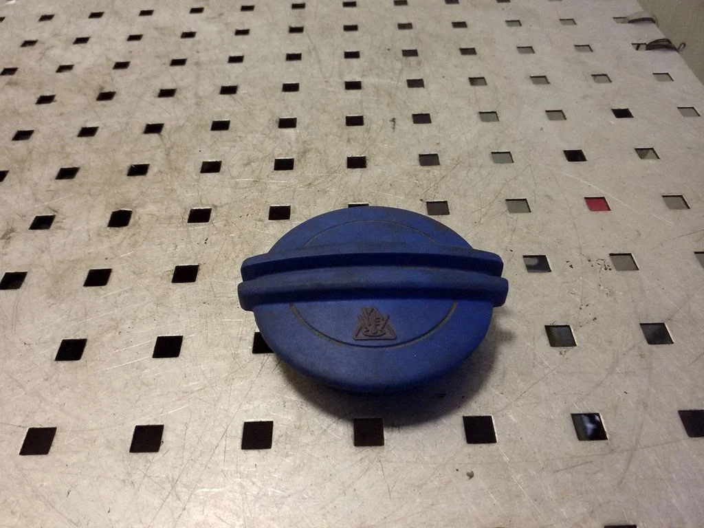 Coolant expansion tank/reservoir cap