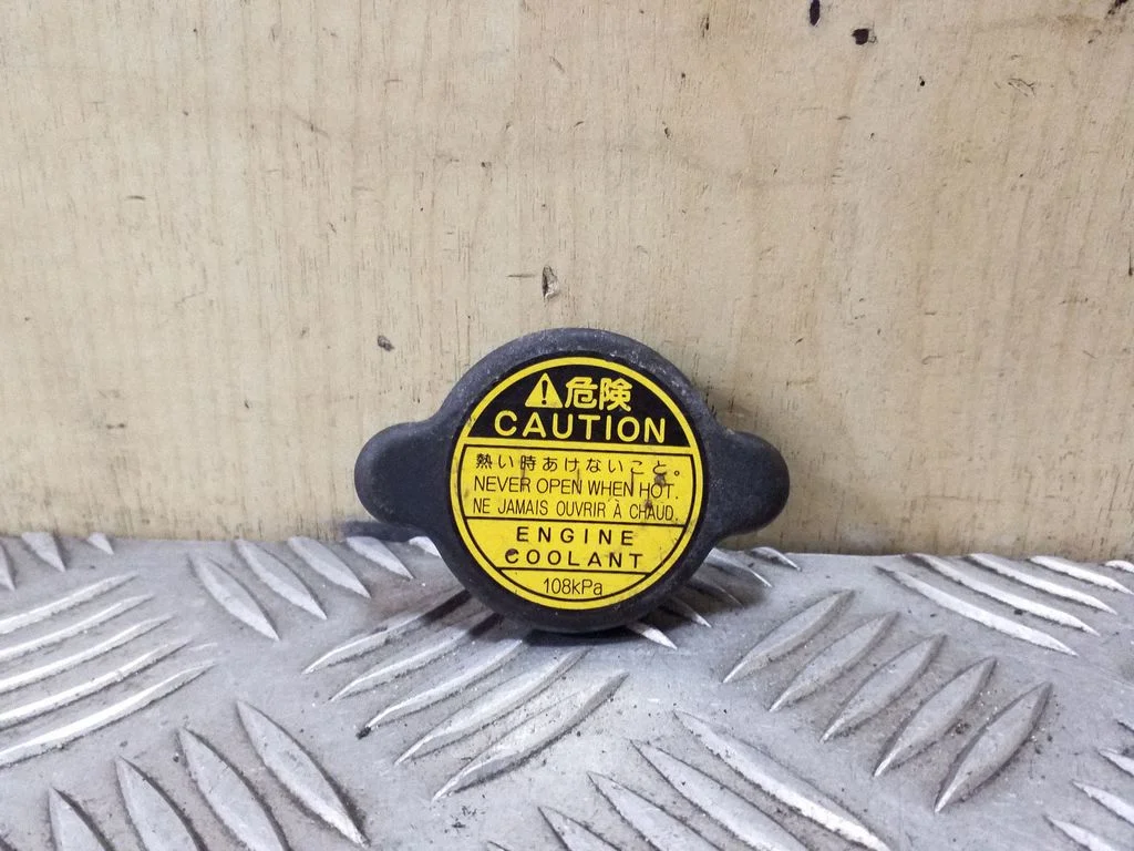 Coolant expansion tank/reservoir cap