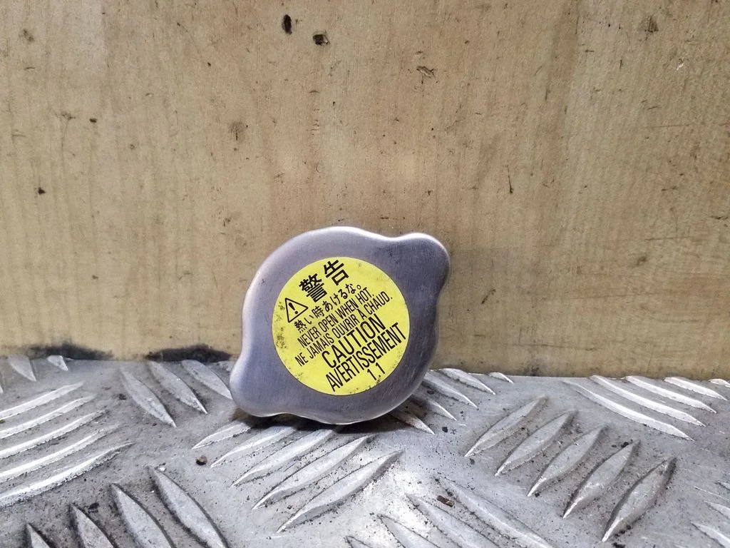 Coolant expansion tank/reservoir cap