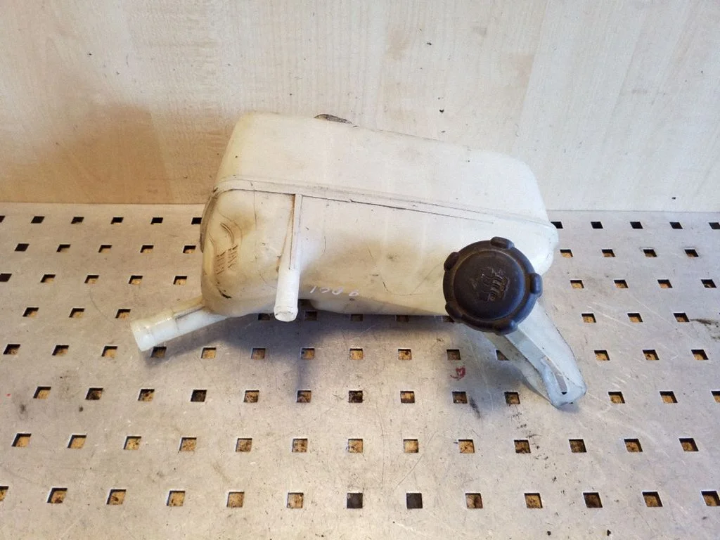 Coolant expansion tank/reservoir cap 8200273157