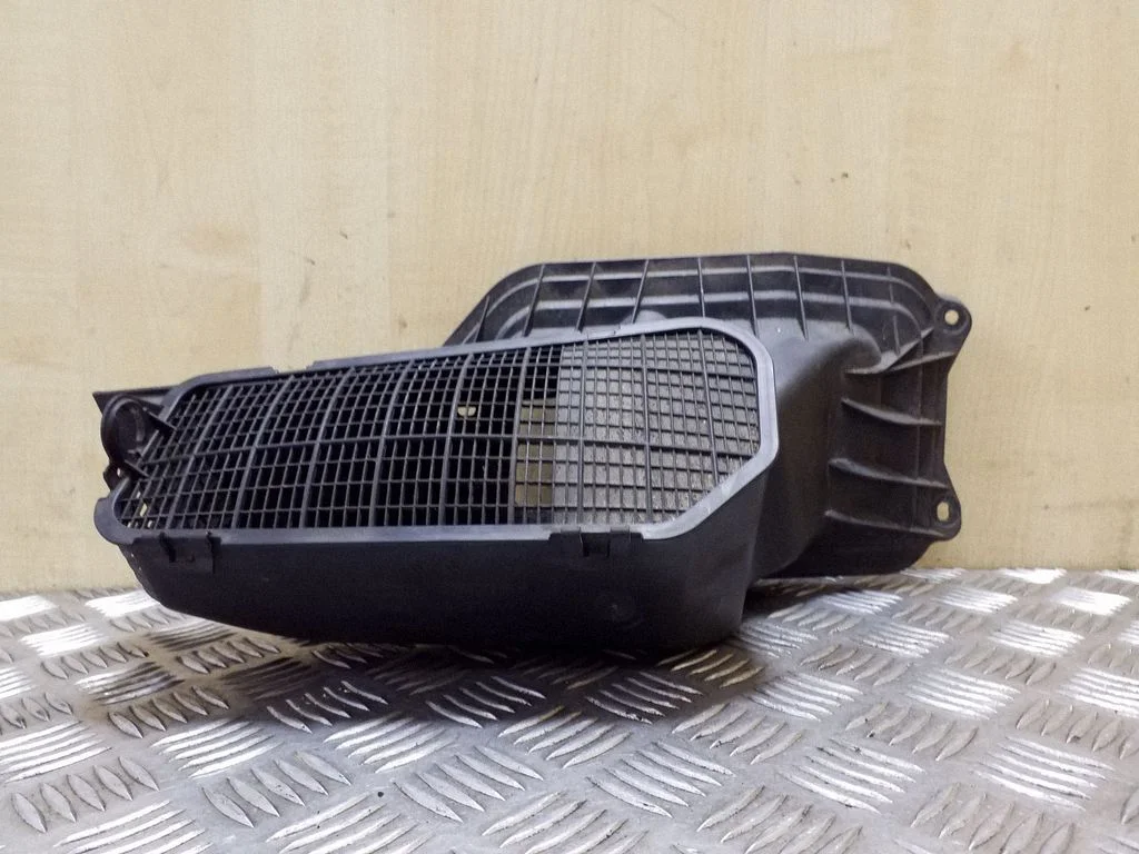 Cabin air duct channel 4G2819904