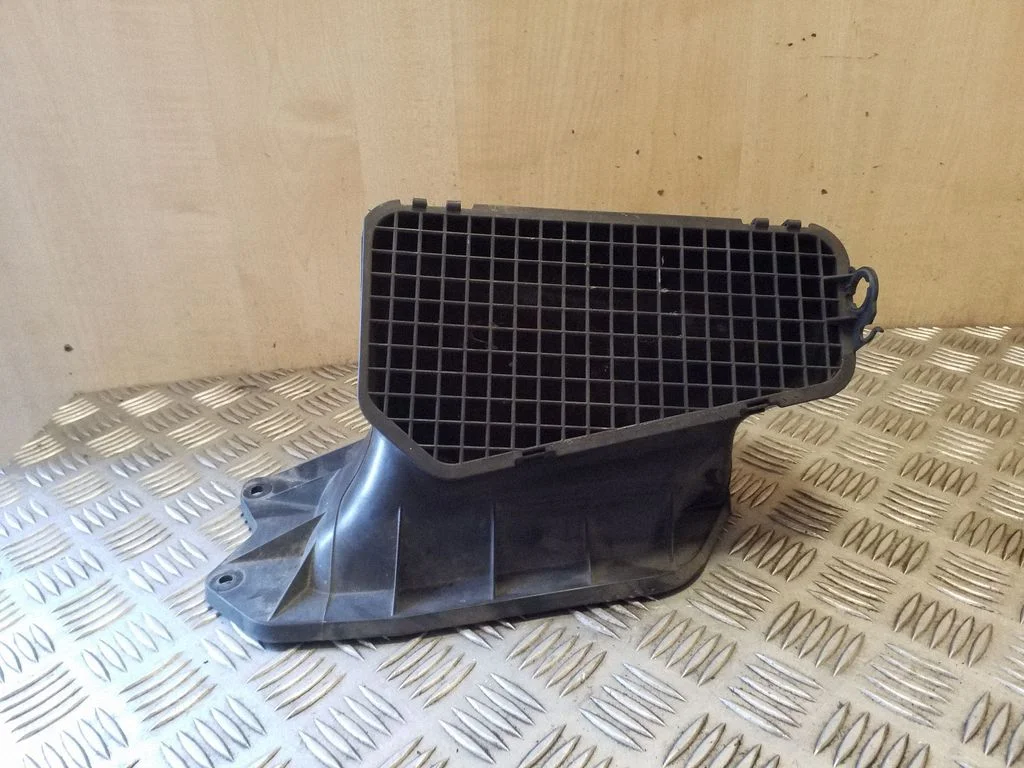 Cabin air duct channel 8K2819904