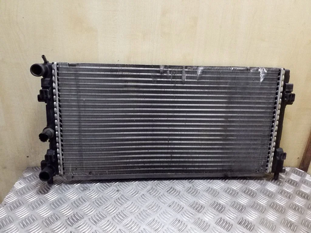 Jahutusvedeliku radiaator 6R0121253D