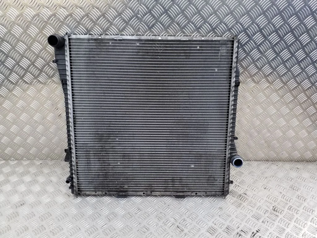 Coolant radiator 17117788387
