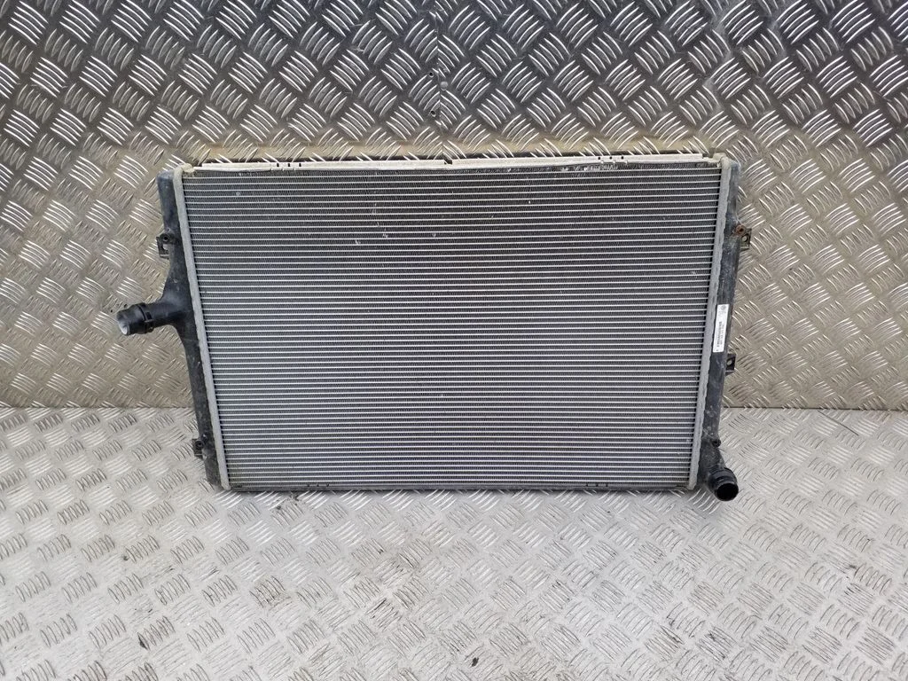 Jahutusvedeliku radiaator 1K0121251DM