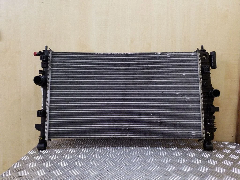 Jahutusvedeliku radiaator 13241724