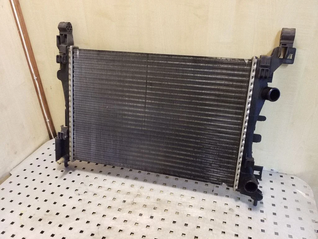 Jahutusvedeliku radiaator 13399871