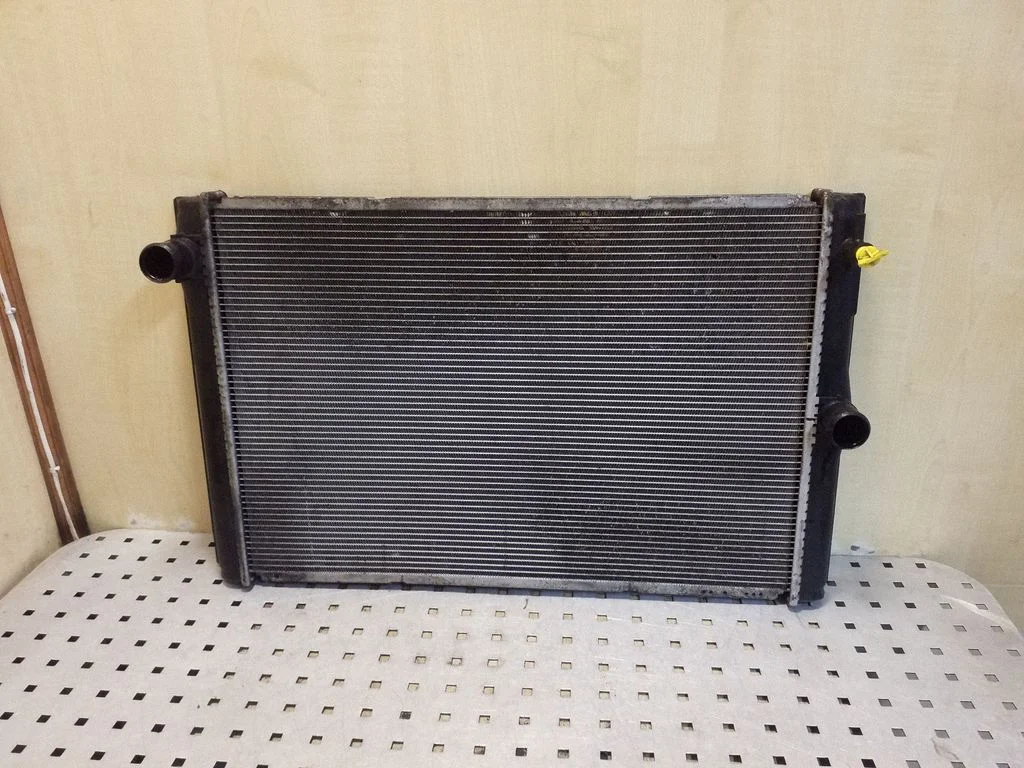 Jahutusvedeliku radiaator MF4221343070