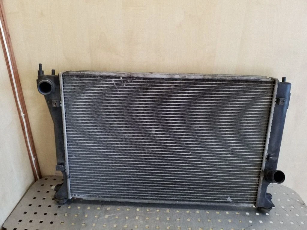 Jahutusvedeliku radiaator – Toyota Corolla Verso AR10 (2004-2009)