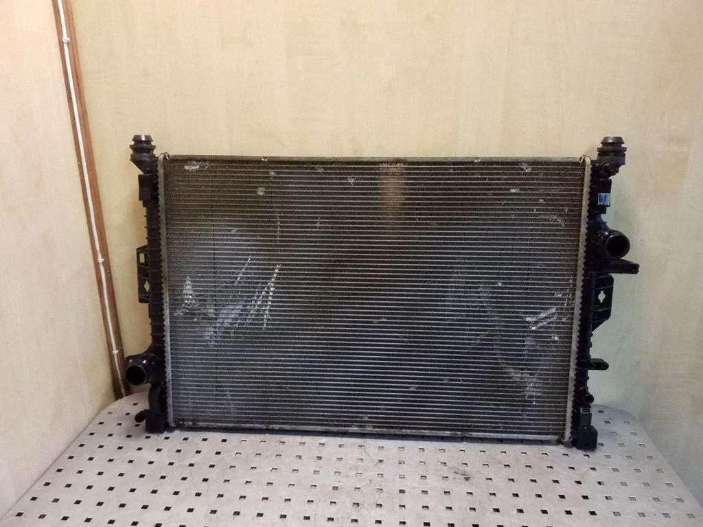 Jahutusvedeliku radiaator 30792220