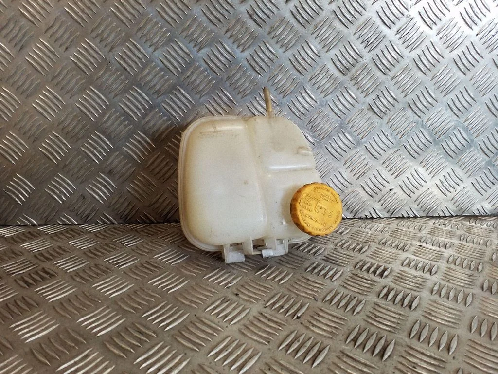 Zbiorniczek wyrównawczy płynu chłodniczego 90530690 – Opel Astra G (1998-2009)