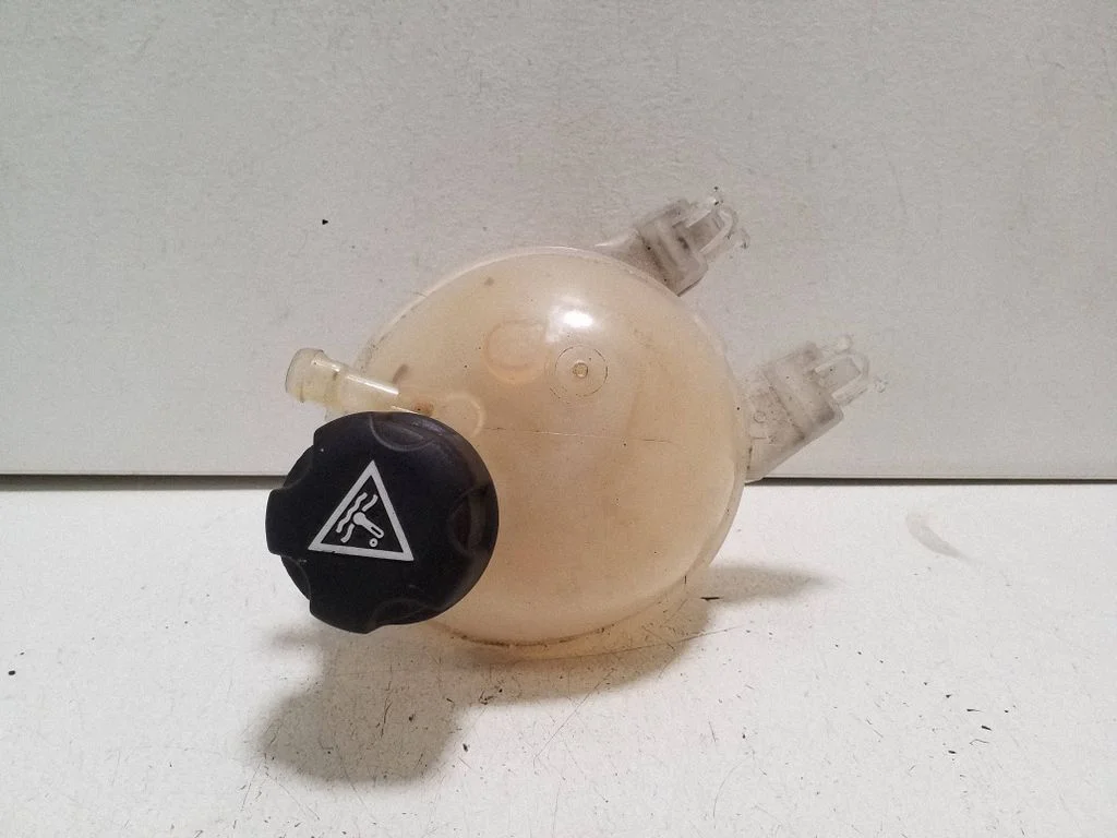 Coolant expansion tank/reservoir – Peugeot Expert (2016-)