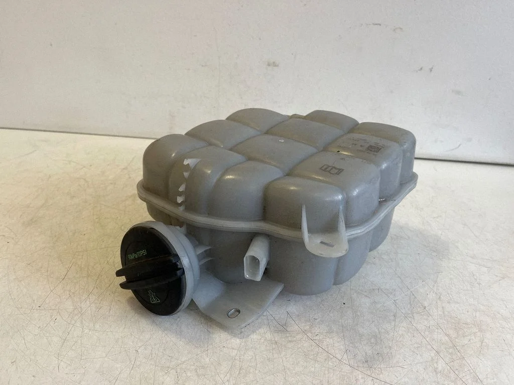 Jahutusvedeliku paisupaak – Porsche Taycan 9J1 (2019-)
