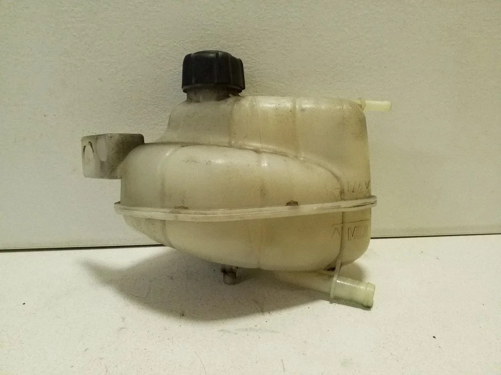 Coolant expansion tank/reservoir
