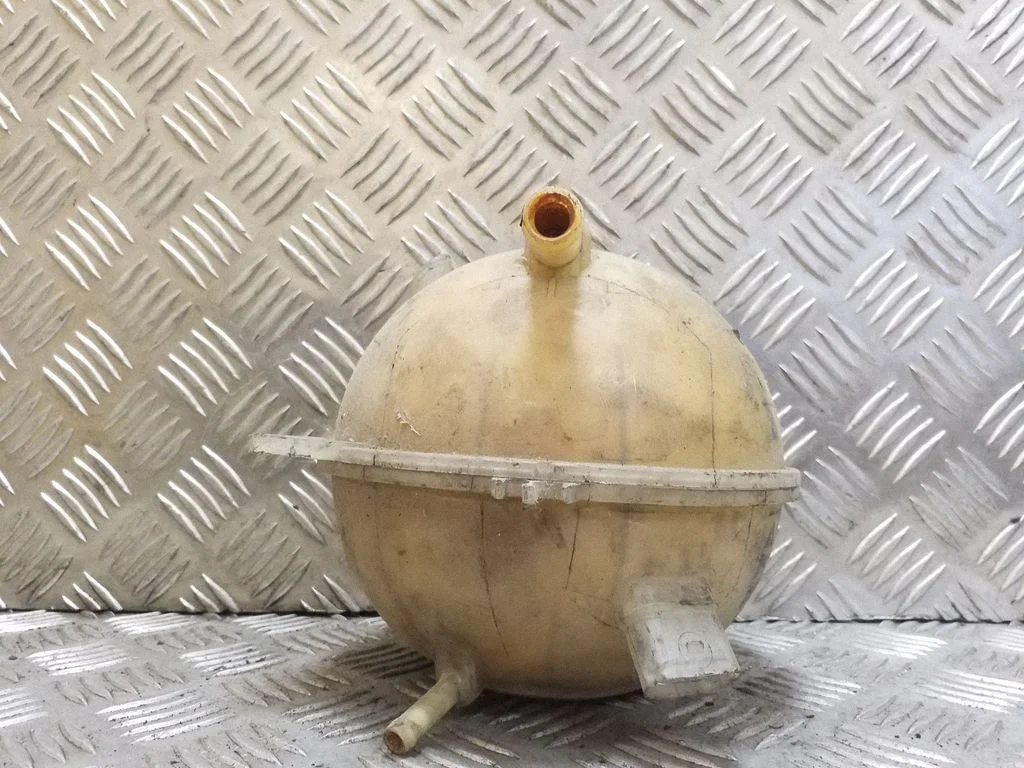 Jahutusvedeliku paisupaak 1J0121403A