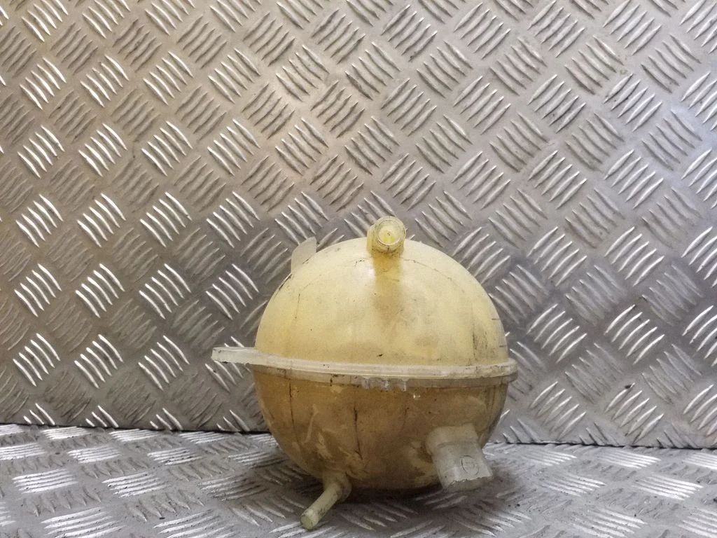 Jahutusvedeliku paisupaak 1J0121403B
