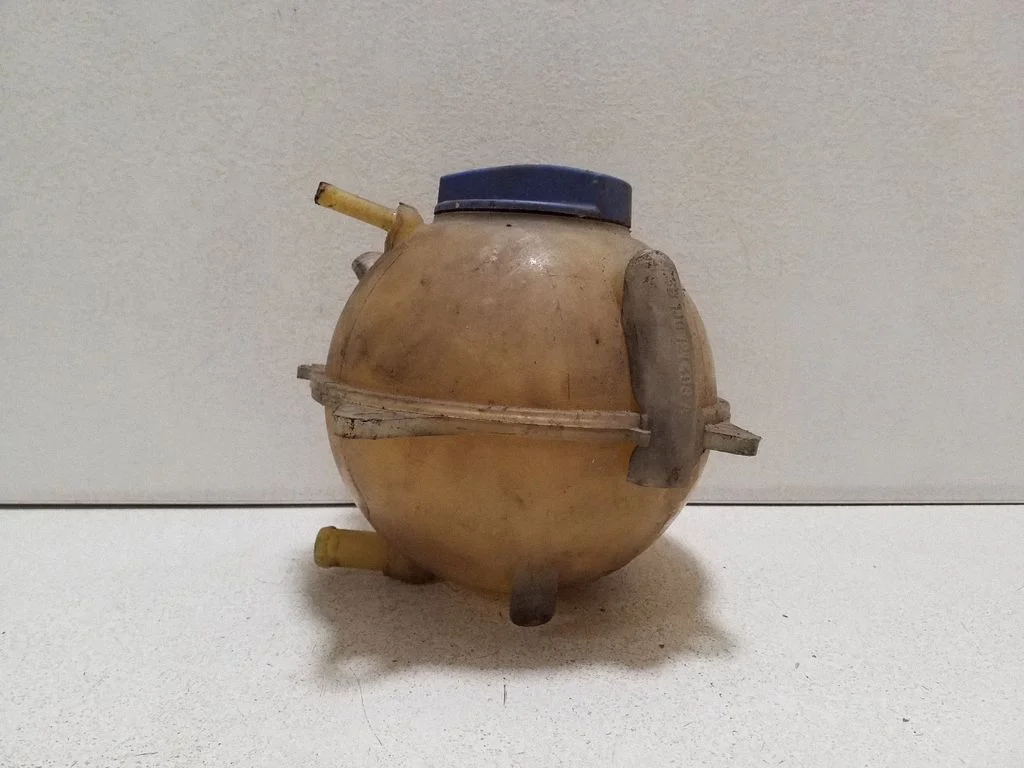 Coolant expansion tank/reservoir 1J0121403A