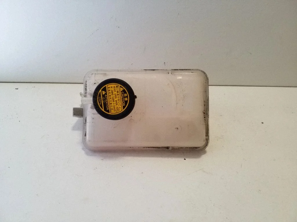Coolant expansion tank/reservoir