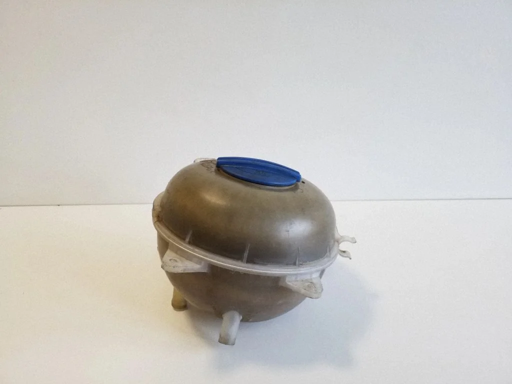 Coolant expansion tank/reservoir