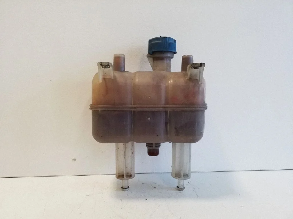Coolant expansion tank/reservoir
