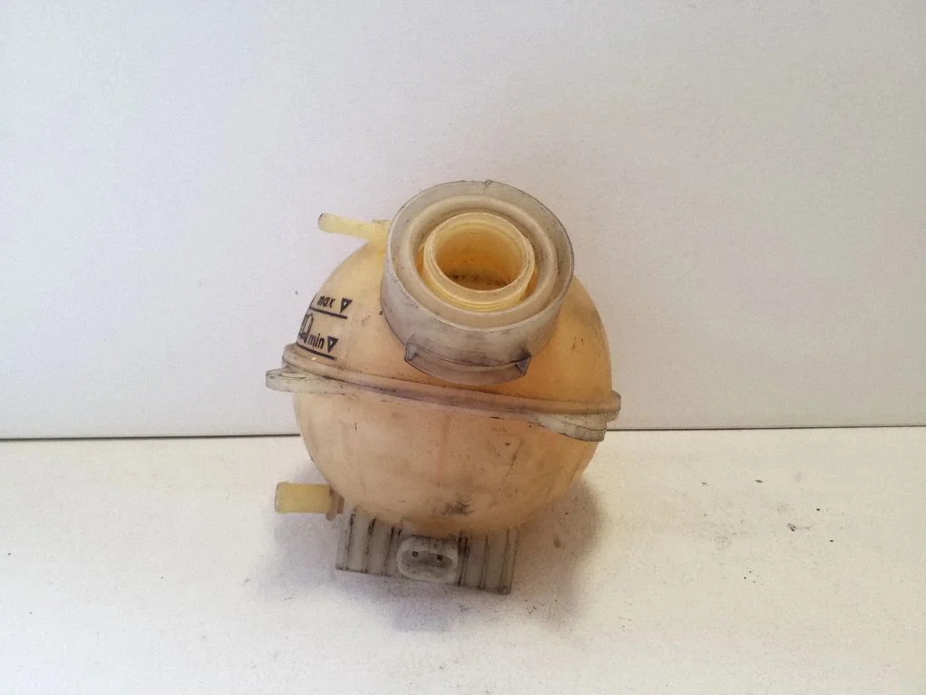 Coolant expansion tank/reservoir 7M3121407A