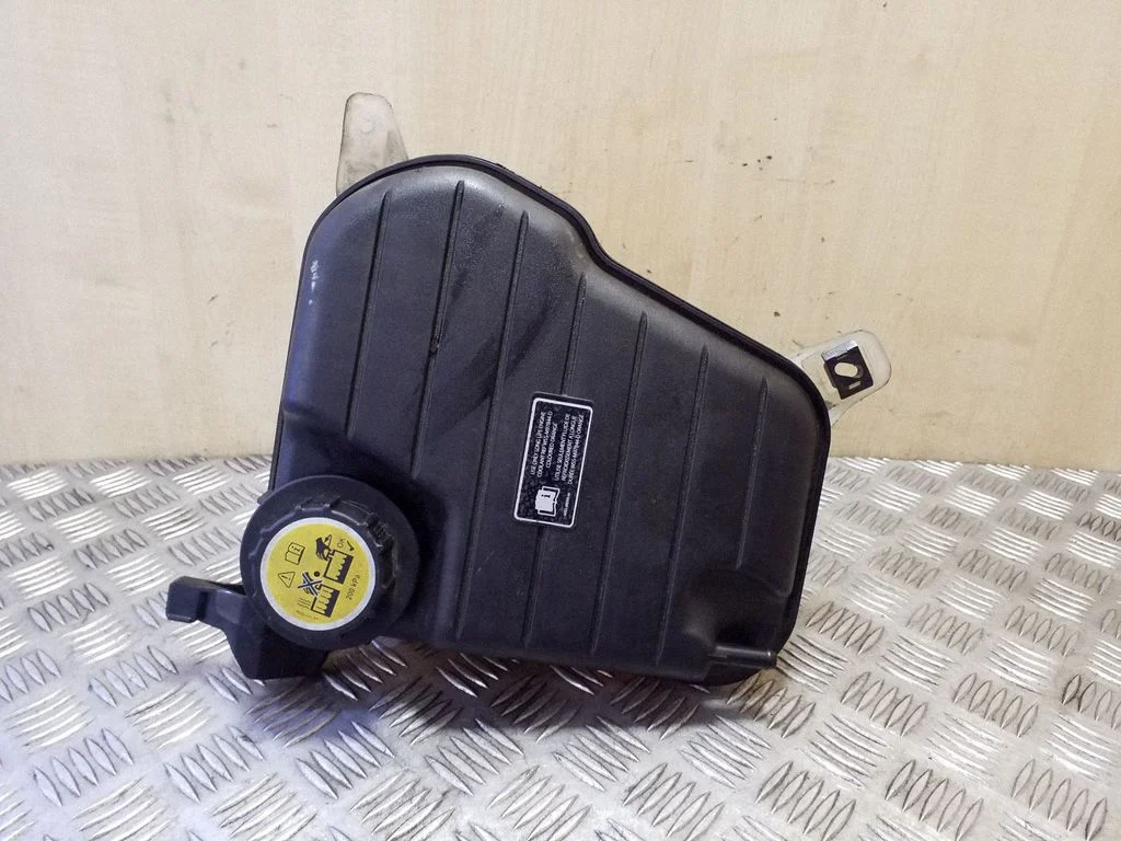 Coolant expansion tank/reservoir 9X238A080AD