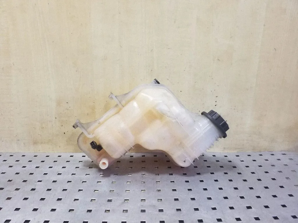 Coolant expansion tank/reservoir CPLA8A080AA