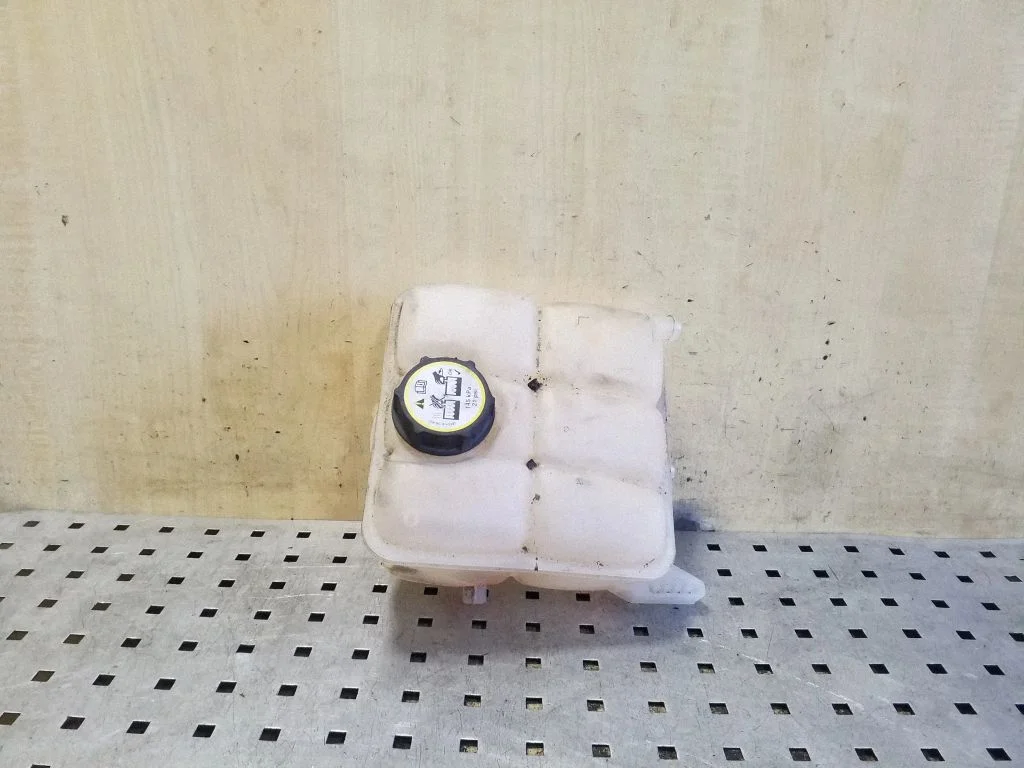 Coolant expansion tank/reservoir 8V618K218DE