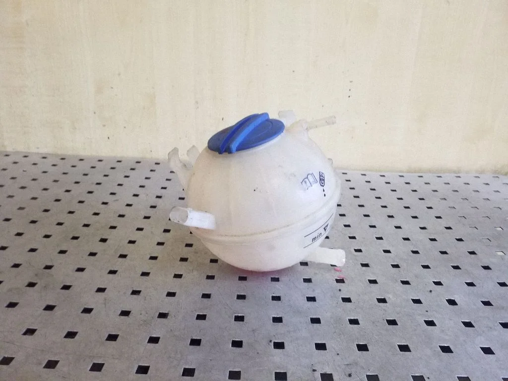 Coolant expansion tank/reservoir 1K0121407A