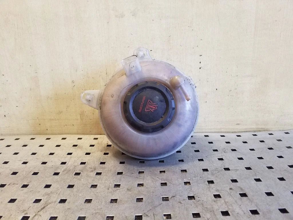 Coolant expansion tank/reservoir 5Q0121407T
