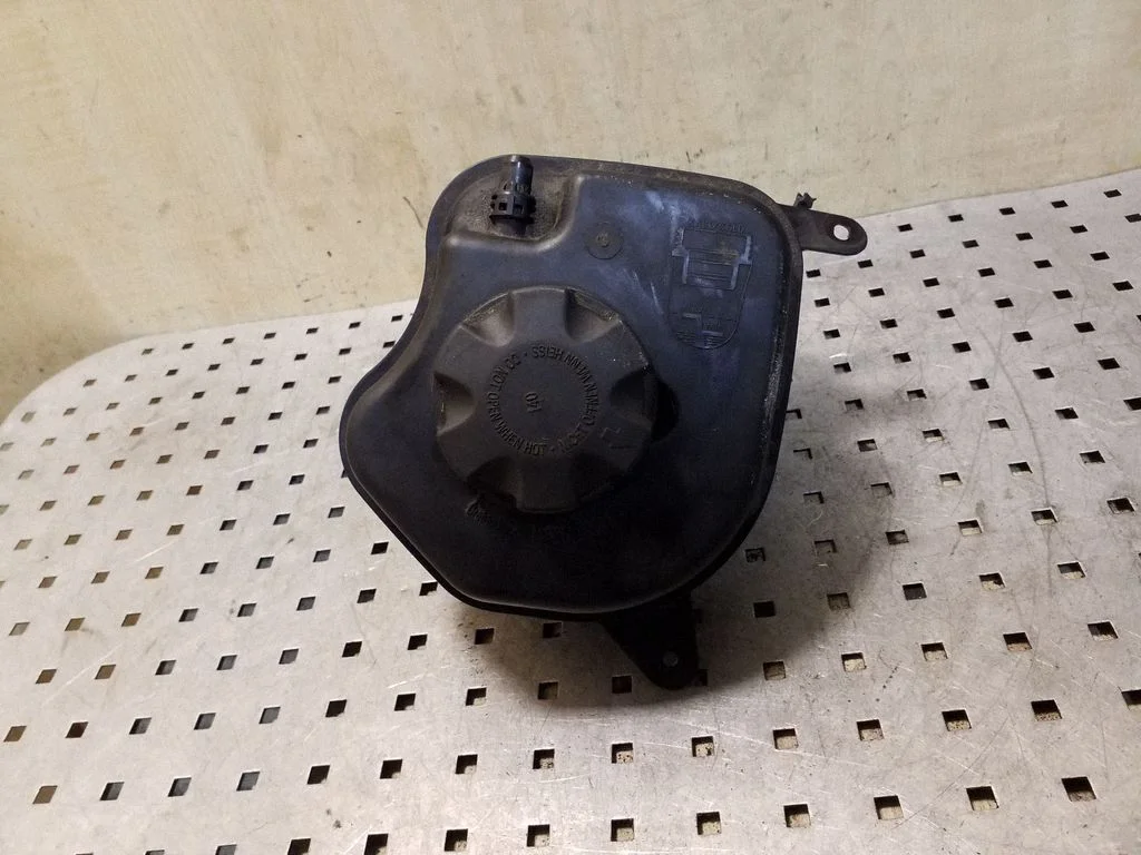 Coolant expansion tank/reservoir 13177552546
