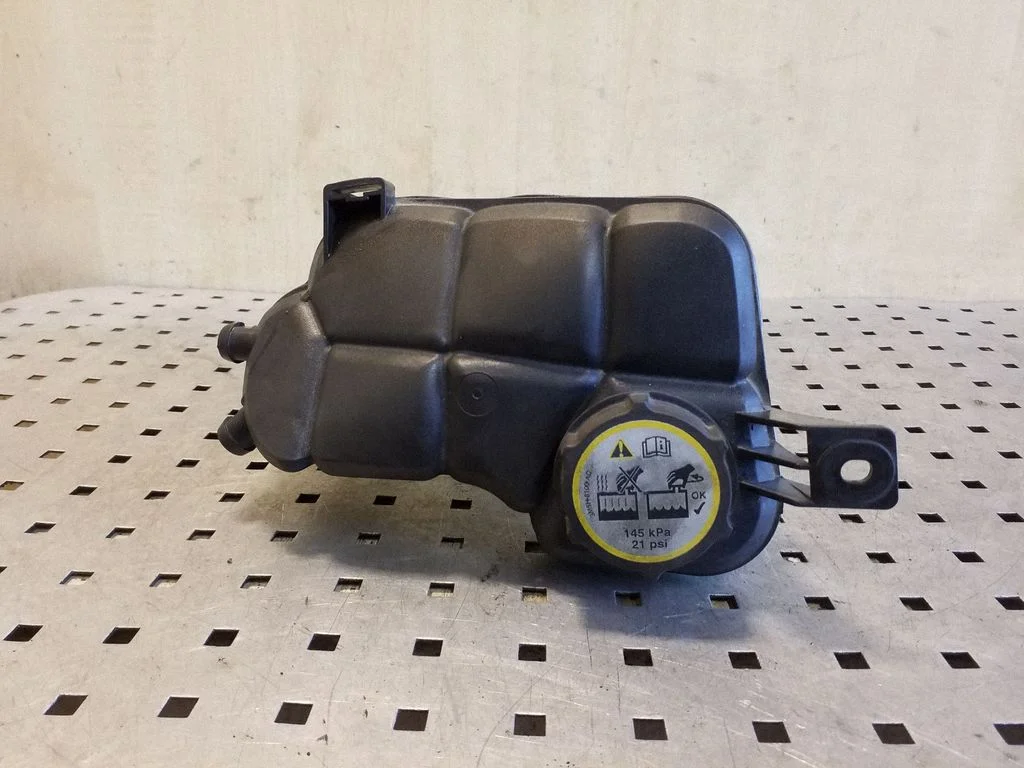 Coolant expansion tank/reservoir 6G918K218