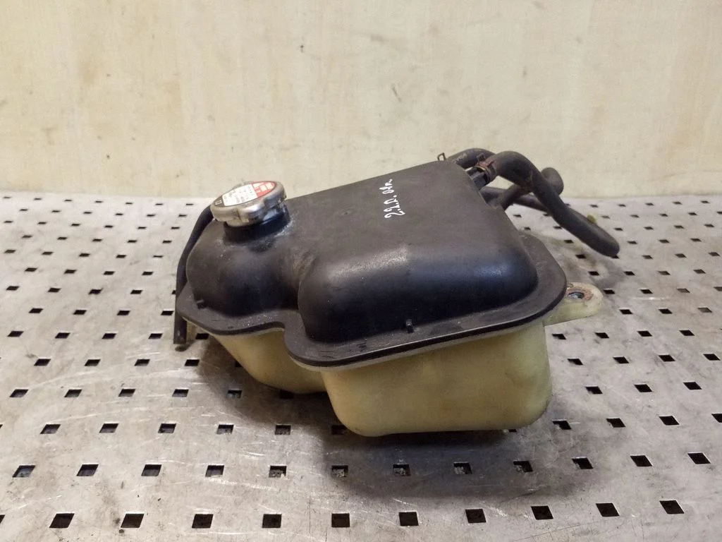 Coolant expansion tank/reservoir