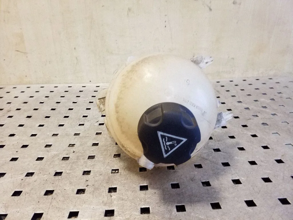 Coolant expansion tank/reservoir 9673334580