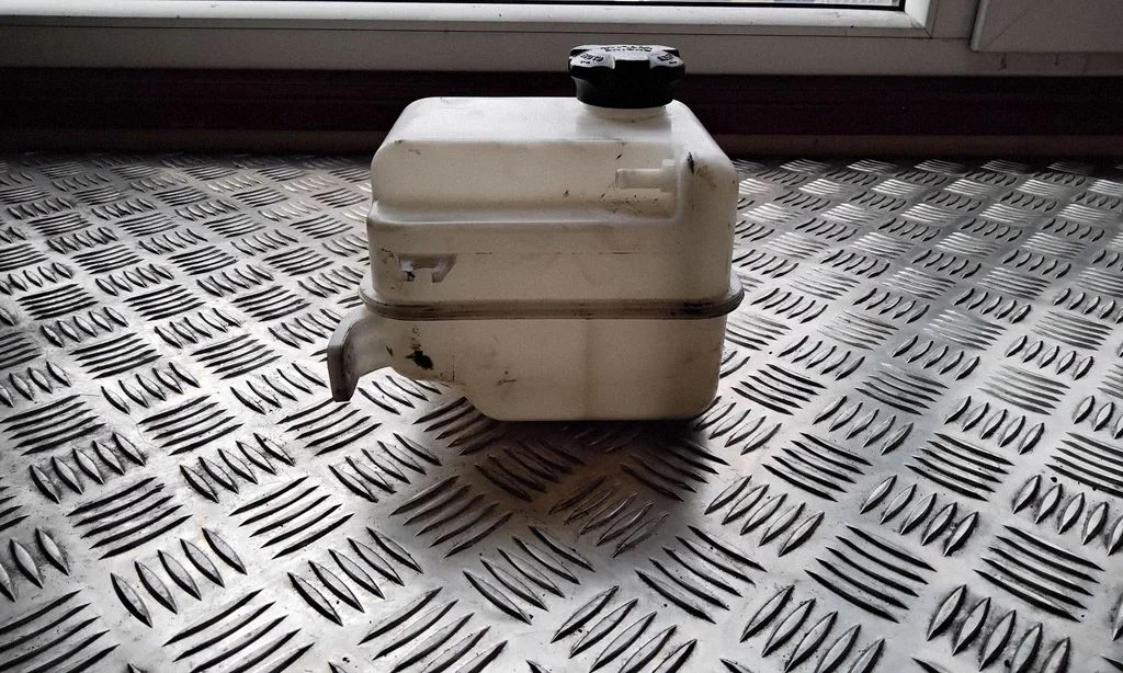 Coolant expansion tank/reservoir 254302S000